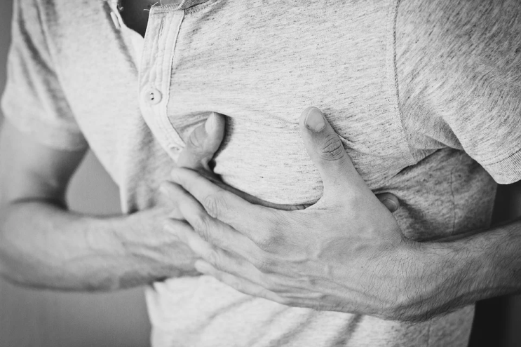 [심장마비 전조증상] : 돌연사 원인/증상 및 심장질환 예방법