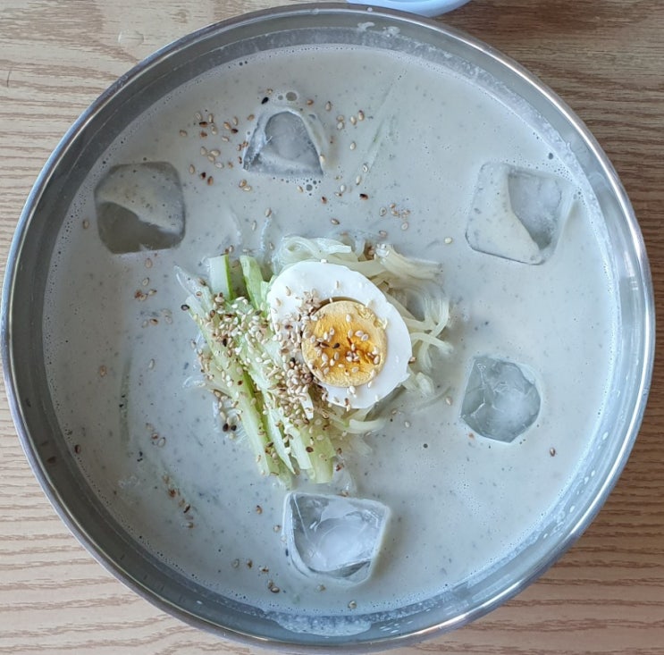  얼음 콩국수와 열무국수. 팔당 호수정
