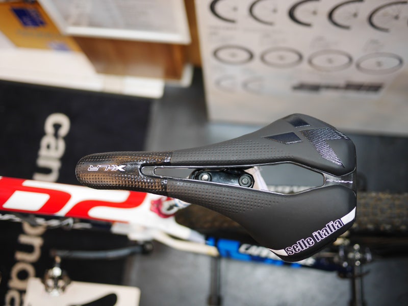 (전북자전거) 셀레이탈리아 MTB X-LR 카본안장 교체작업! 전북자전거안장, 자전거초경량안장, 전립선보호안장, 풀카본안장 매장!인후 바이크 박스입니다