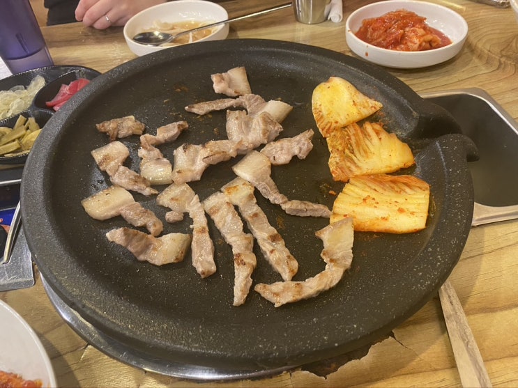  오늘은 월요병 치료제로 삼겹살을~~