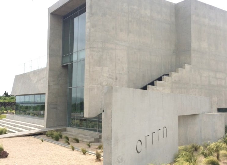  제주도여행 성산 해안도로위 바다 뷰가 좋은 "오른" 카페