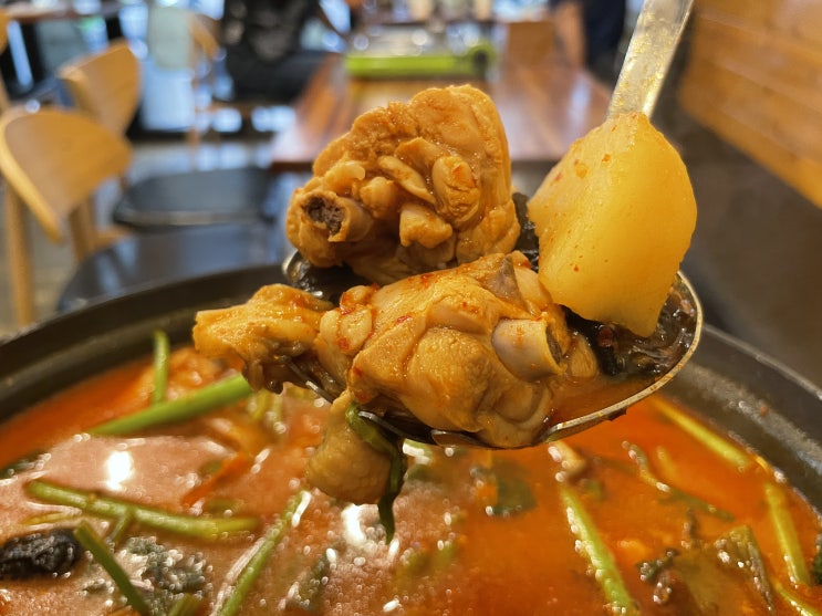  정신없이 먹어 말 한마디 못했던 답십리 맛집, 황제의 닭매운탕