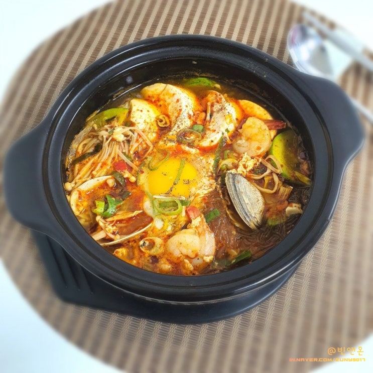  해물은 거들 뿐! 간단한 레시피 컵누들 순두부찌개 끓이는법