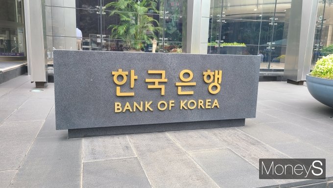 한국은행 가계부채 경고 "집값 20% 폭락땐 소비 4% 감소"