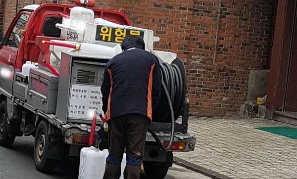 배달판매 적발 주유소, ‘소비자 말통에 판 것’…위법? 배달판매 적발 주유소, ‘소비자 말통에 판 것’…위법?