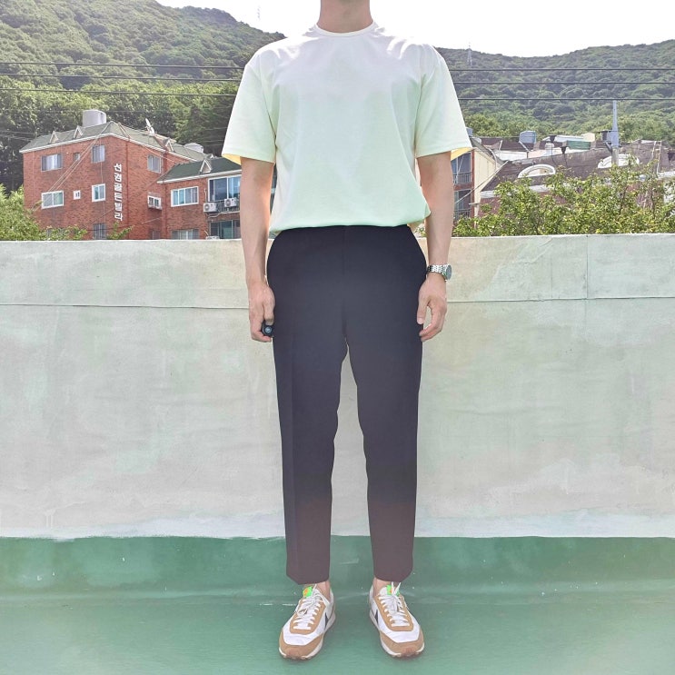  인진 데일리룩 No.19 - 크림색 세미오버핏 티셔츠로 깔끔한 코디 완성