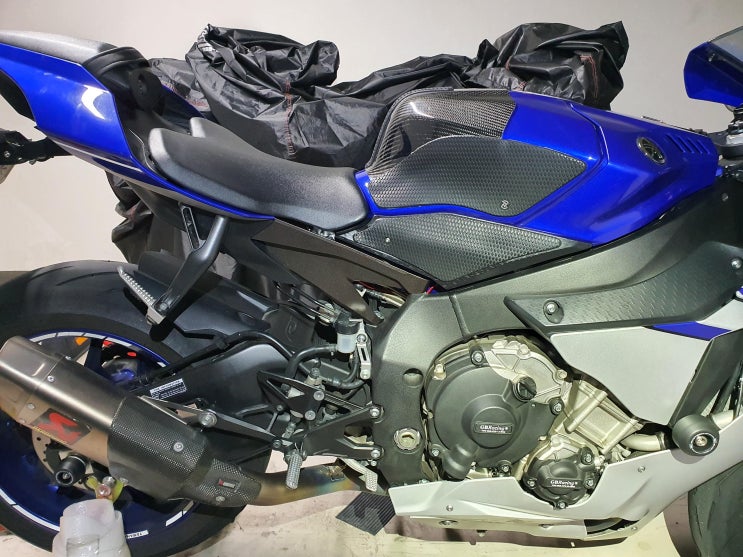  YZF-R1 2016 - 매지컬레이싱 탱크엔드 장착