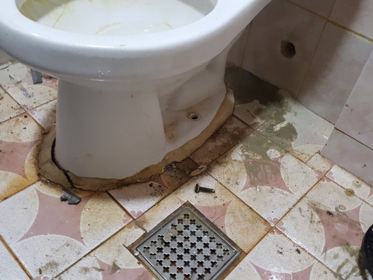  화장실변기누수 앞으로가 더 문제입니다.