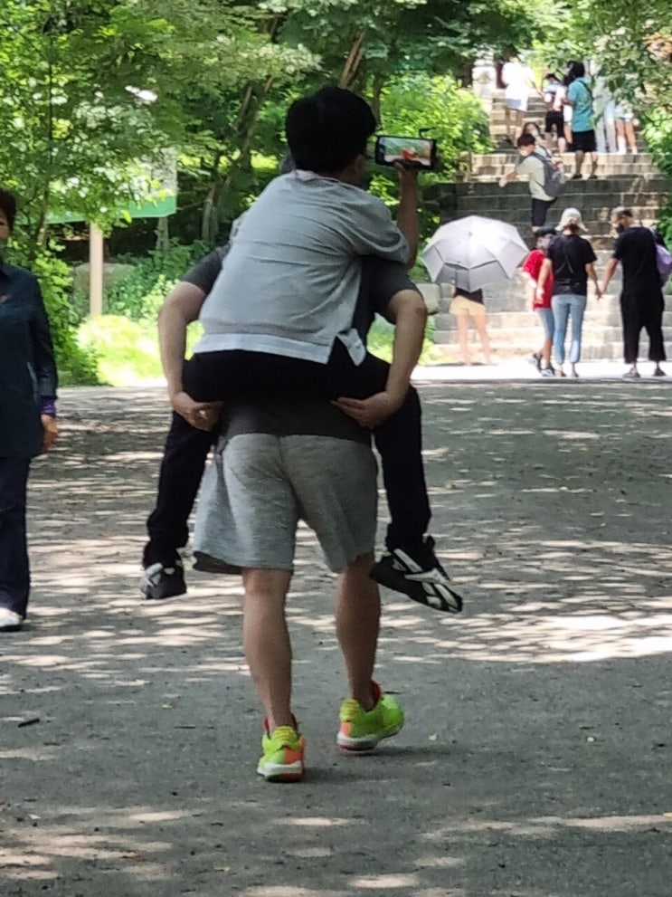 표어는 ‘찾아가는 복지’, 현실은 ‘찾아 먹는 복지 표어는 ‘찾아가는 복지’, 현실은 ‘찾아 먹는 복지