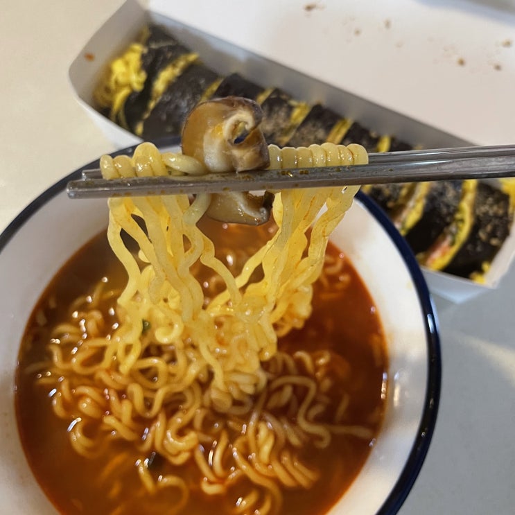 글라이드의 새로운 시도! 칼칼라면 출시돼서 먹어봤어요 글라이드의 새로운 시도! 칼칼라면 출시돼서 먹어봤어요