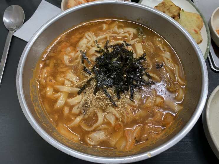 &lt;서울 사당역 맛집&gt; 집 앞에 칼국수 먹기 좋은 집, "이가식당" (7.7)