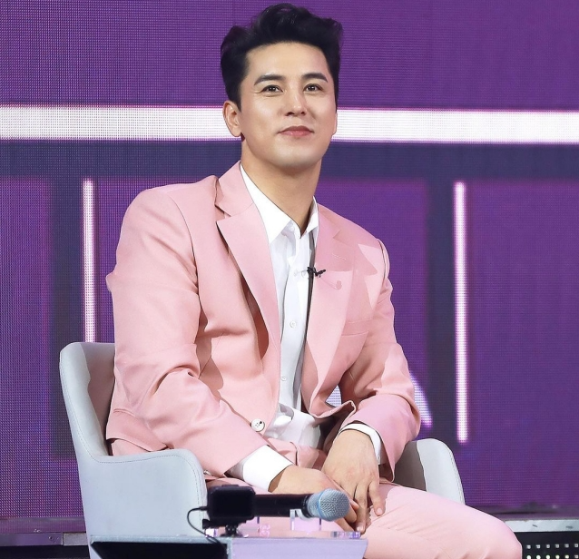 장민호 ⭐ 팬카페 코로나 19 극복위해 성금 [기사]