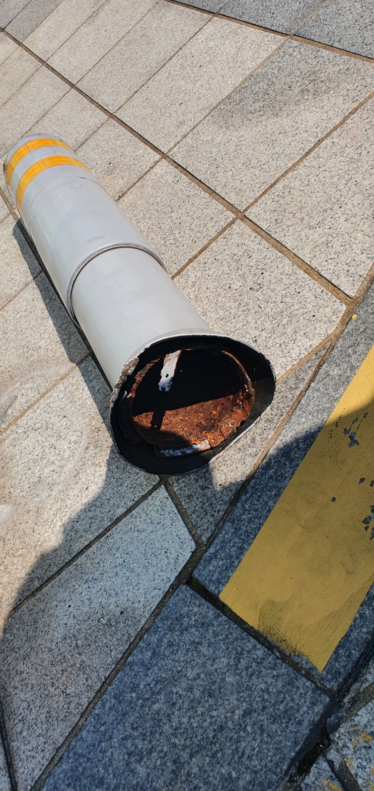  강남 역삼동 출장용접 볼라드 안전휀스 파손 용접 보수작업 입니다.