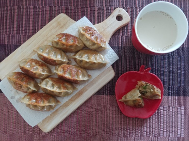  진리구움만두 넘 맛있어서 오열중 당장 뽀뽀갈겨