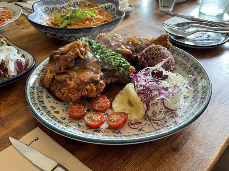  송리단길 온량에서 포크커틀릿 배터지게 먹기