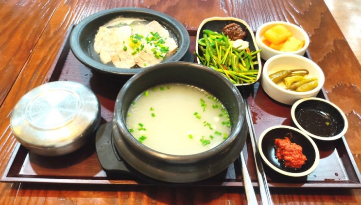  김해공항 국내선 식당 / 부산수육백반