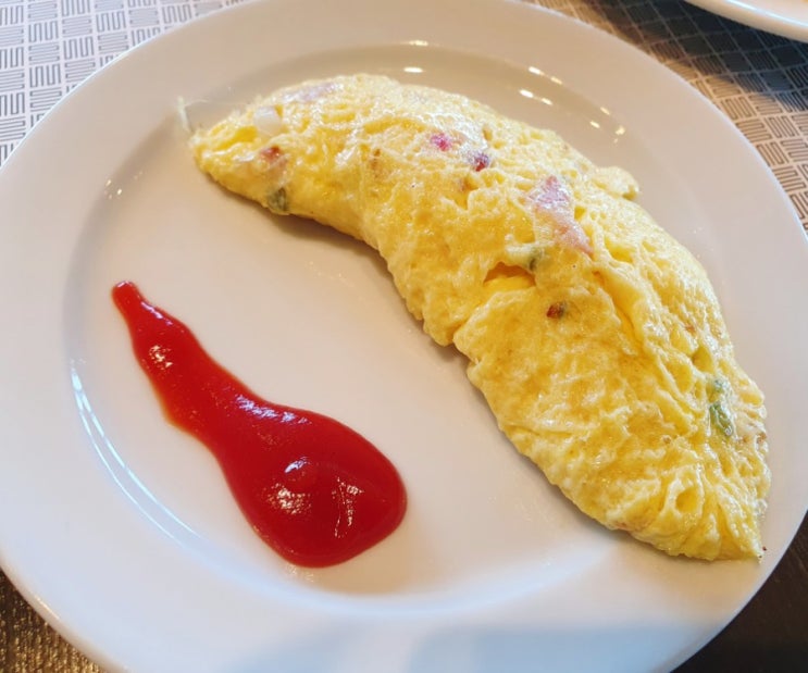  제주한달살기_신라스테이제주 조식부페, 오믈렛만 기억나..