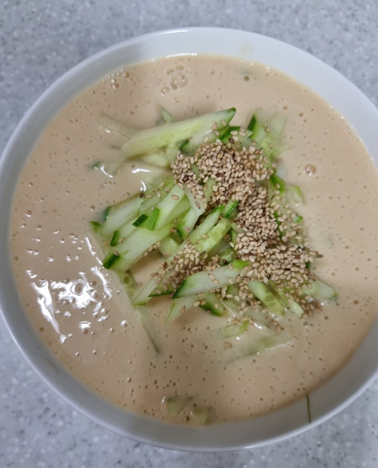  대성콩국수 국수가 진한콩국에 빠지다 :)