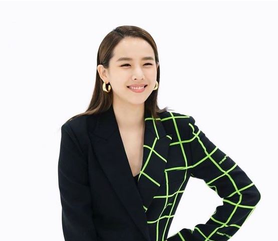  내가키운다 조윤희 옷 에코백 오프화이트 원피스