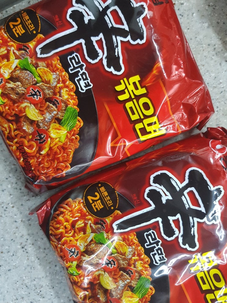  농심 신라면 볶음면 시식기 - 맵찔이가 매운라면을 먹는법