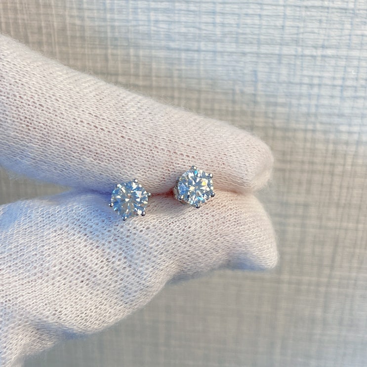 인기 급상승인 18k 모이사나이트 5부 귀걸이 0.5ct 6프롱 데일리 귀걸이 주얼리티 좋아요