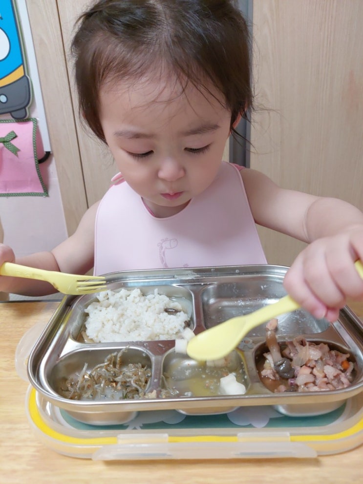  신나는 미끄럼틀 타기와 인형놀이