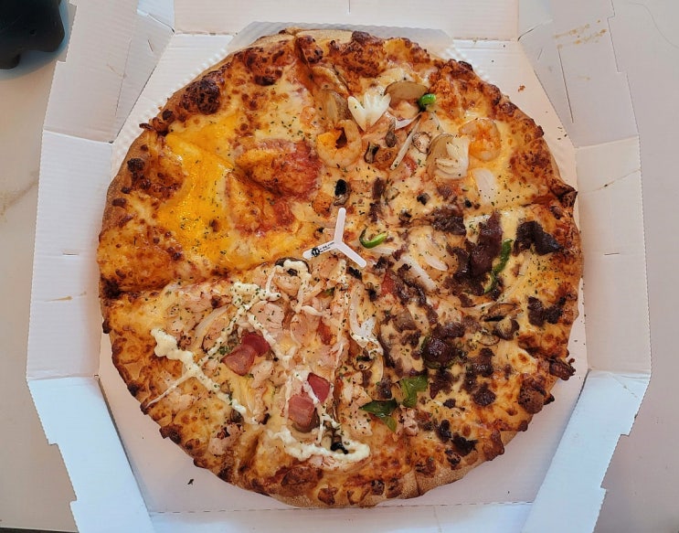  도미노피자 글로벌레전드 4가지맛의 콰트로.내돈내산