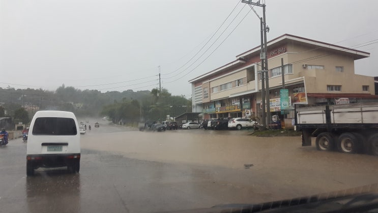 필리핀 까비떼의 바콜시 홍수로 응급사태를 선포