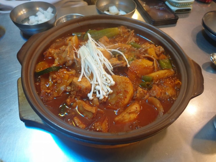  대구 신암동 맛집] 평화시장 닭똥집 골목 찜닭 맛집 '고인돌'
