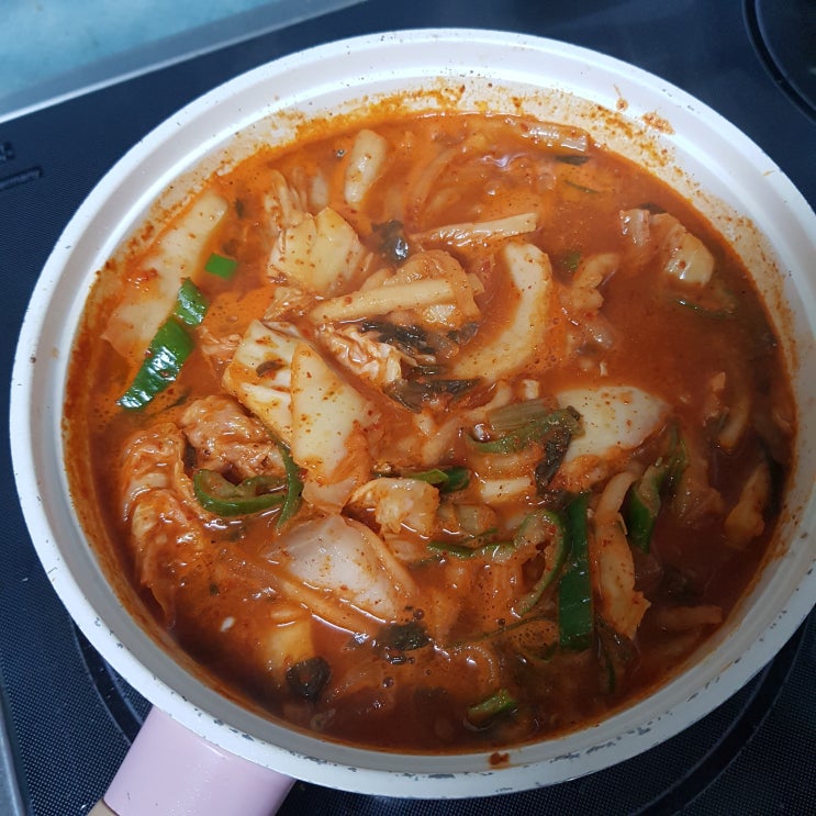  돼지고기 김치찌개 맛있게 끓이는 방법