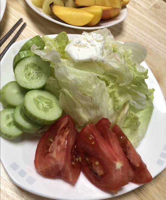  요즘 아침식단 건강한 식사 샐러드 식단 과일 식단