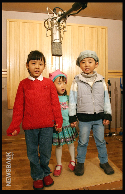 03년 11월 23일 음반 녹음 현장 기사사진 (심혜원,강윤도,정다빈) 03년 11월 23일 음반 녹음 현장 기사사진 (심혜원,강윤도,정다빈)