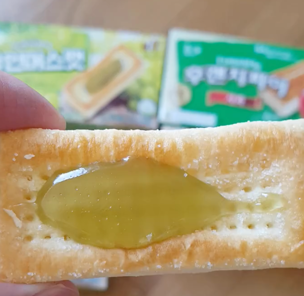  후렌치파이 샤인머스캣 상콤신상 무슨맛일까?
