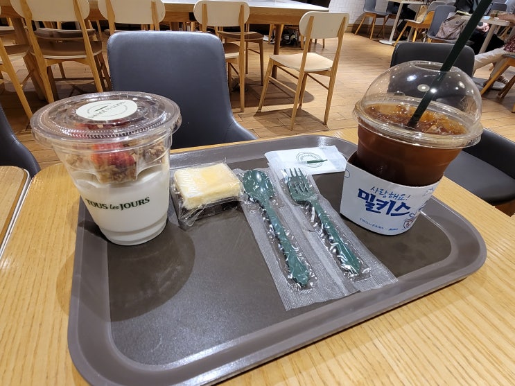  뚜레쥬르 간단한 간식 치즈브라우니, 요거트, 아이스아메리카노 조앙_티몬 제품교환권 1만원권