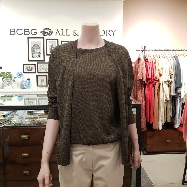 인기 많은 BCBG 비씨비지 여름 니트 가디건_ 앨리스 홀가먼트 CD 앙상블 가디건_B0C7K201 좋아요 인기 많은 BCBG 비씨비지 여름 니트 가디건_ 앨리스 홀가먼트 CD 앙상블 가디건_B0C7K201 좋아요