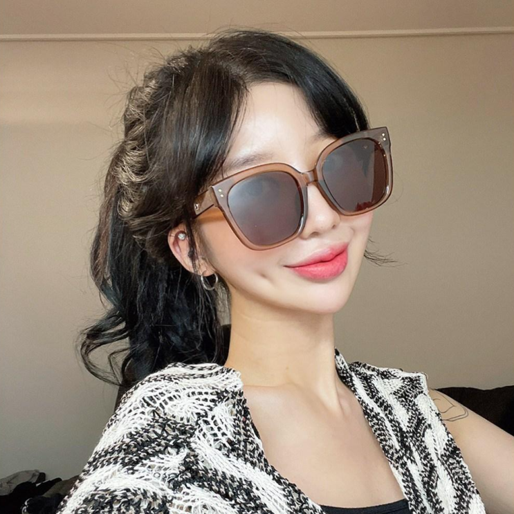 인기 많은 VANANA2 여성 자외선차단 오버프레임 브라운 틴트 선글라스 ··· 인기 많은 VANANA2 여성 자외선차단 오버프레임 브라운 틴트 선글라스 ···