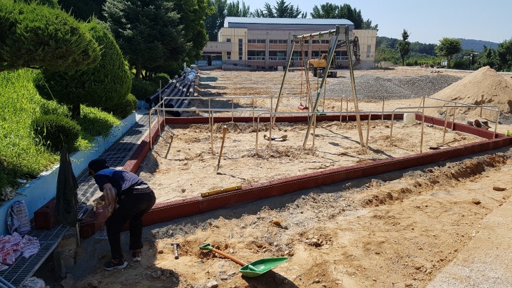 [날개스포츠] 공주수촌초등학교 고무경계 설치 작업