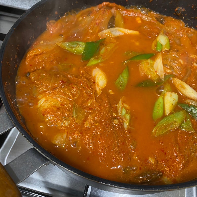 요리 레시피 :) 비비고 사골곰탕으로 만든 얼큰한 ~~ 돼지고기김치찌개 !!