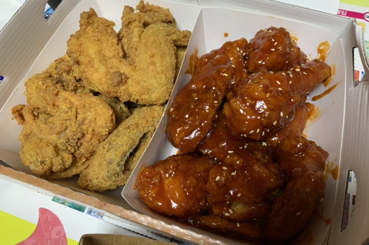 오늘은 또래오래 양념반 후라이드 반! / 부제는 휴가 전야제 ㅎㅎ 맛있게먹자먹자먹자 오늘은 또래오래 양념반 후라이드 반! / 부제는 휴가 전야제 ㅎㅎ 맛있게먹자먹자먹자