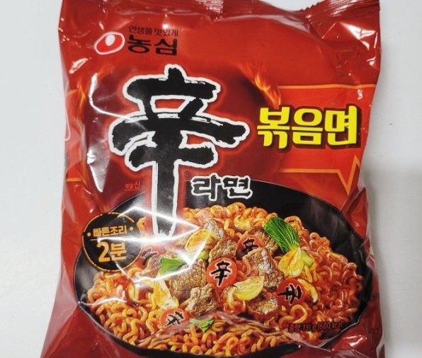 신라면 볶음면! 불닭볶음면 매니아가 먹어봤습니다.