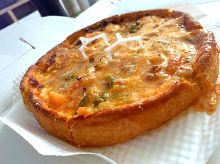 [[굽네치킨]] “고추바사삭+슈림프 시카고 딥디쉬 피자”