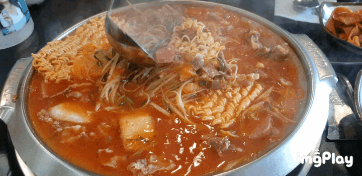  식도락 여행 신의주 부대찌개 삼각지 역 맛집 건강한 부대찌개 맛 추천!