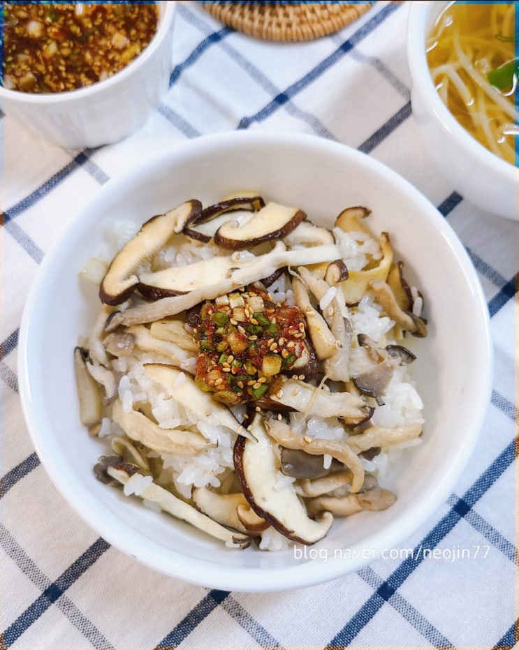 표고버섯밥 영양듬뿍 버섯밥 맛있는 양념장과 밥 한그릇 잘먹었어요 표고버섯밥 영양듬뿍 버섯밥 맛있는 양념장과 밥 한그릇 잘먹었어요
