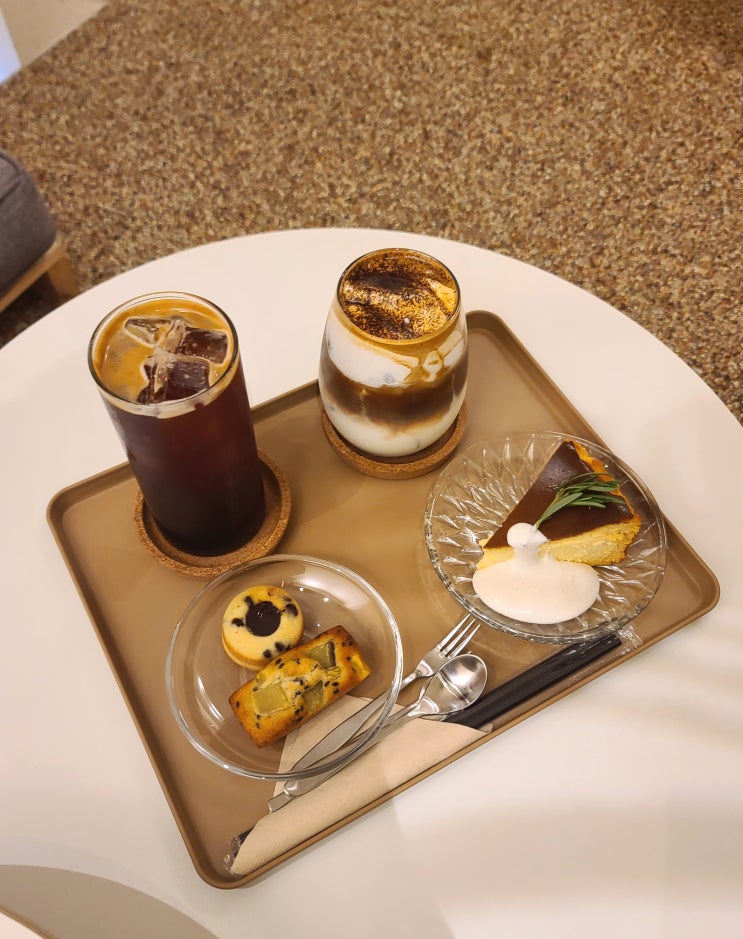  신대방삼거리역카페레스트어와일 <맛있는 디저트카페, 분위기짱>
