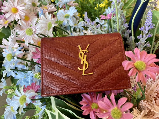 입생로랑 모노그램 엠보스드 반지갑_YSL, 금장로고, 생로랑, 여성지갑, 플랩 반지갑, 카드지갑, 복이 들어오는 와인색지갑 입생로랑 모노그램 엠보스드 반지갑_YSL, 금장로고, 생로랑, 여성지갑, 플랩 반지갑, 카드지갑, 복이 들어오는 와인색지갑
