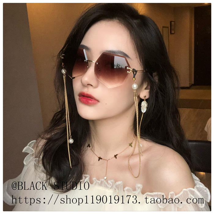 최근 인기있는 다각형 절단면 체인 오션 하라쥬크 레쉬가드 여성 ··· 최근 인기있는 다각형 절단면 체인 오션 하라쥬크 레쉬가드 여성 ···