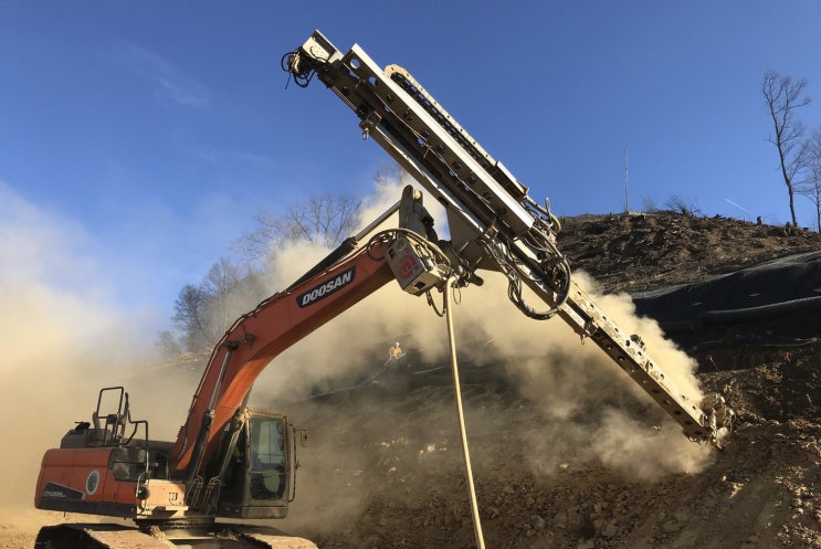 쏘일네일링 Soil Nailing 수평천공작업 옹벽 구성 쏘일네일링 Soil Nailing 수평천공작업 옹벽 구성