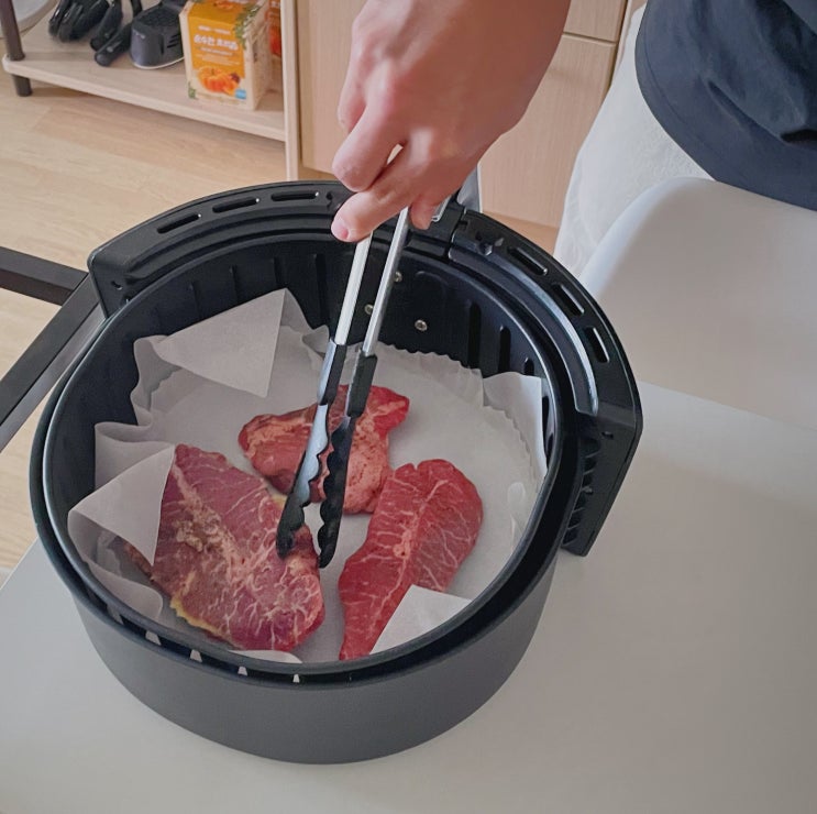  초코 표 김치비빔국수, 에어프라이어 부채살 스테이크, 습한 여름날 