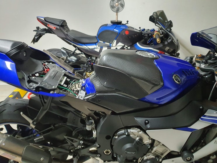  YZF-R1 2016 - 알리탱크커버 붙일때 주의점