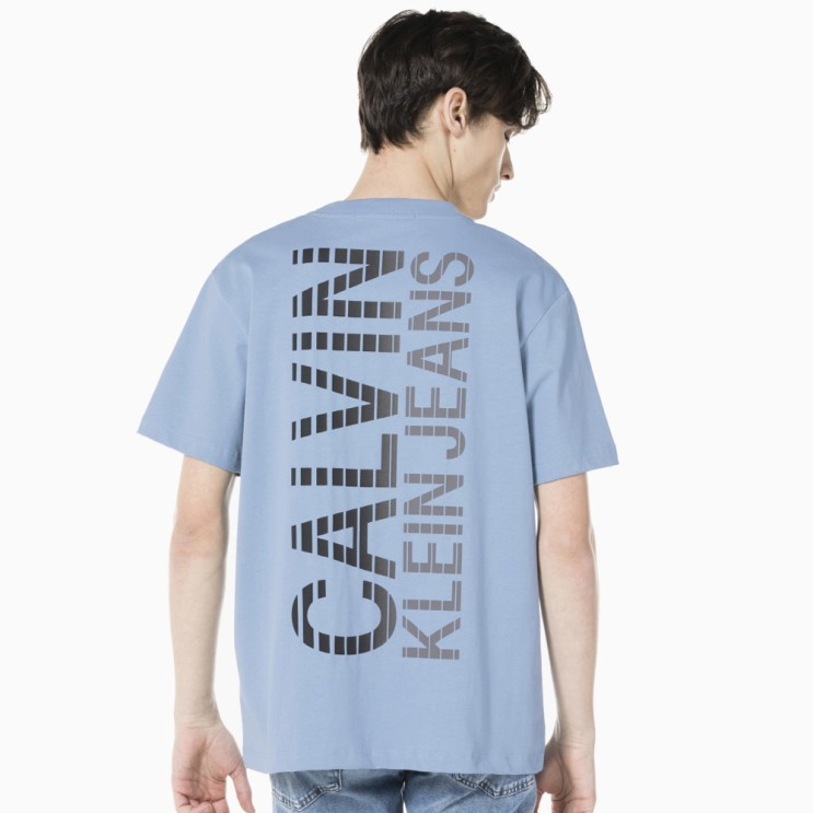 가성비갑 캘빈클라인 남성용 레귤러핏 컬러 디그레이딩 백 로고 티셔츠 J317356 추천해요